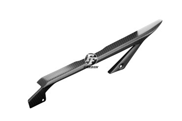 Carbon Kettenschutz für KTM Duke 690 2008 - 2018 Carbon+Fiberglas | Köper | Matt