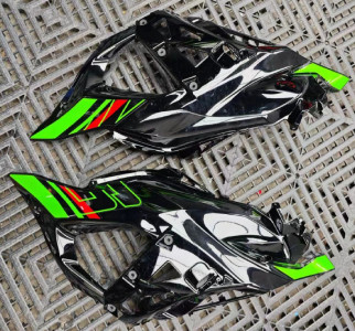 Carénage Latéral Carbone pour Kawasaki Ninja ZX6R 2024- 